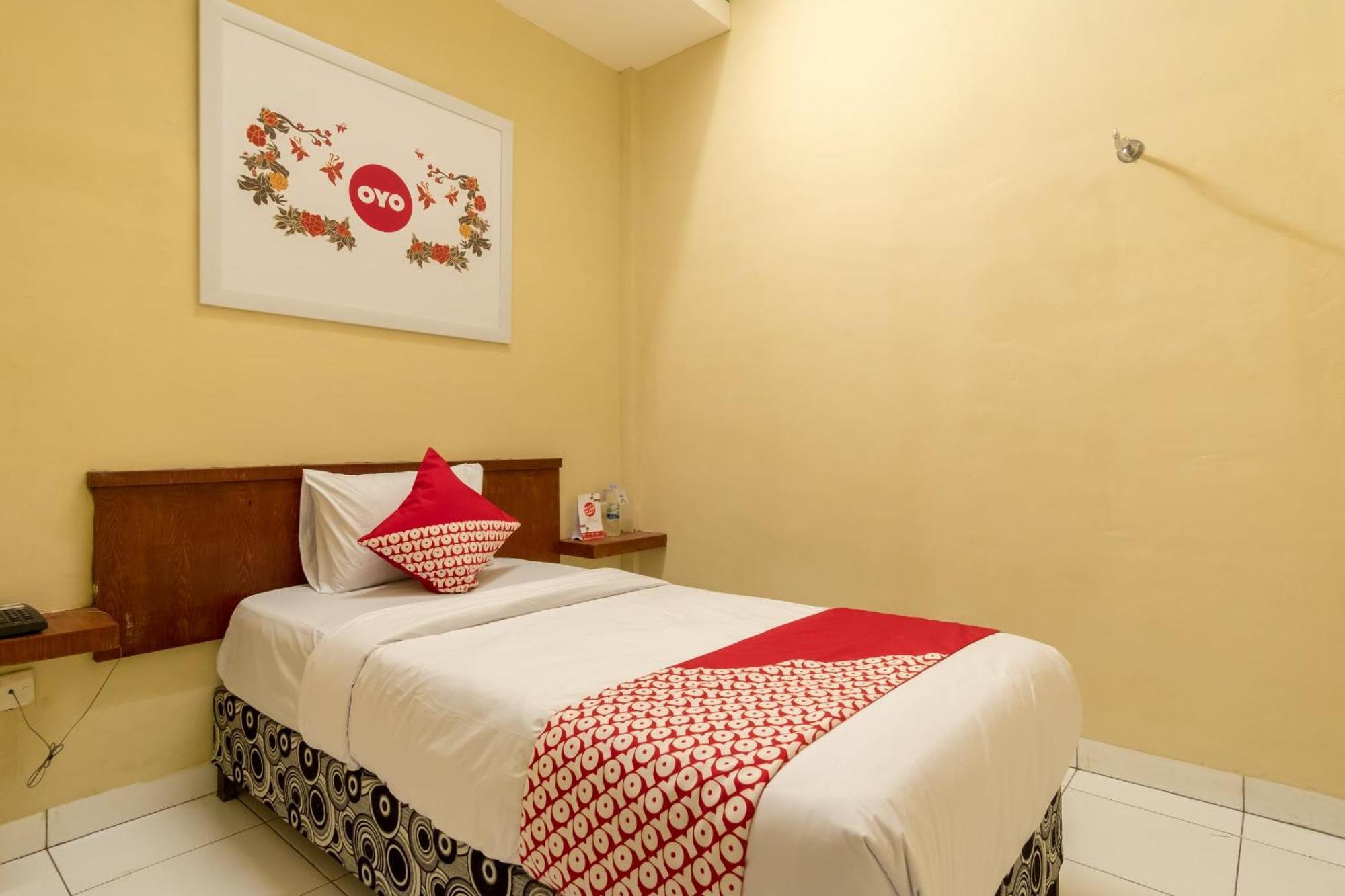 Capital O 615 Residence Puri Hotel Syariah Медан Екстер'єр фото