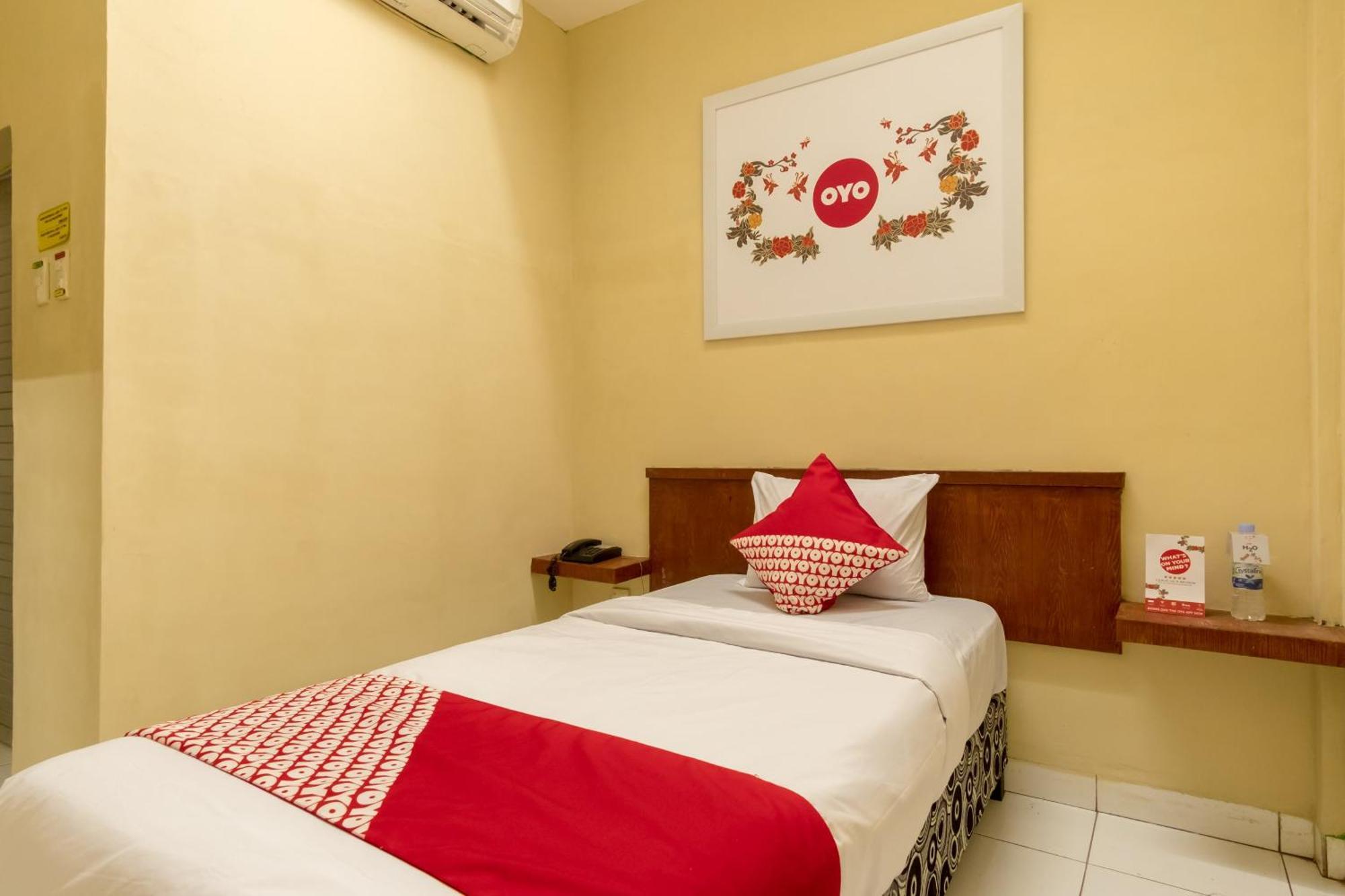 Capital O 615 Residence Puri Hotel Syariah Медан Екстер'єр фото